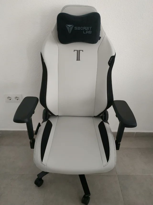 jotasct's tweet photo. Pues ya tengo silla para unos años #Secretlab https://t.co/RyaS0Cn02X