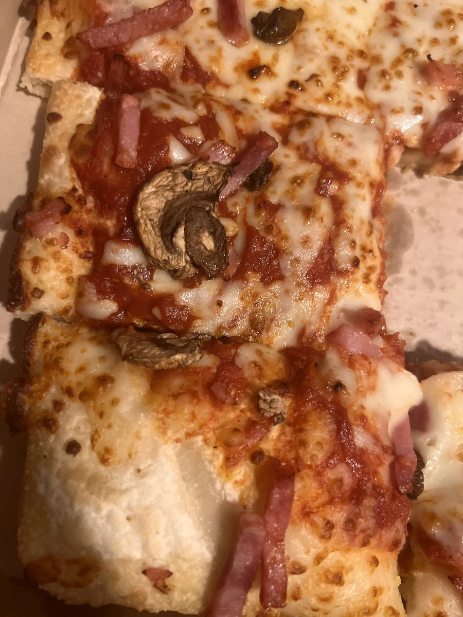 CaseyBell51979's tweet photo. @pizzahut @pizzahut 😭😭😭 https://t.co/SbbPNkCprp