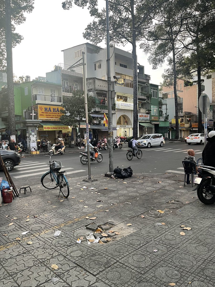 好熱🇻🇳 https://t.co/mDcmUm3iwD