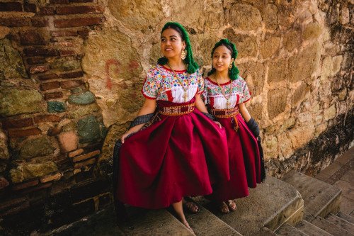 nat_clothing's tweet photo. Mexican traditional women’s outfits. Just look at these pretty embroidered blouses and woven belts!
#Mexican_traditional_clothing #Mexicanfolkdress #Mexicanfolklore #Mexicancostume #Mexicanfolklorico #folklorico #embroideredblouse #Mexican_embroidered_blouse #handwovenbelt https://t.co/1I23UHXRg2