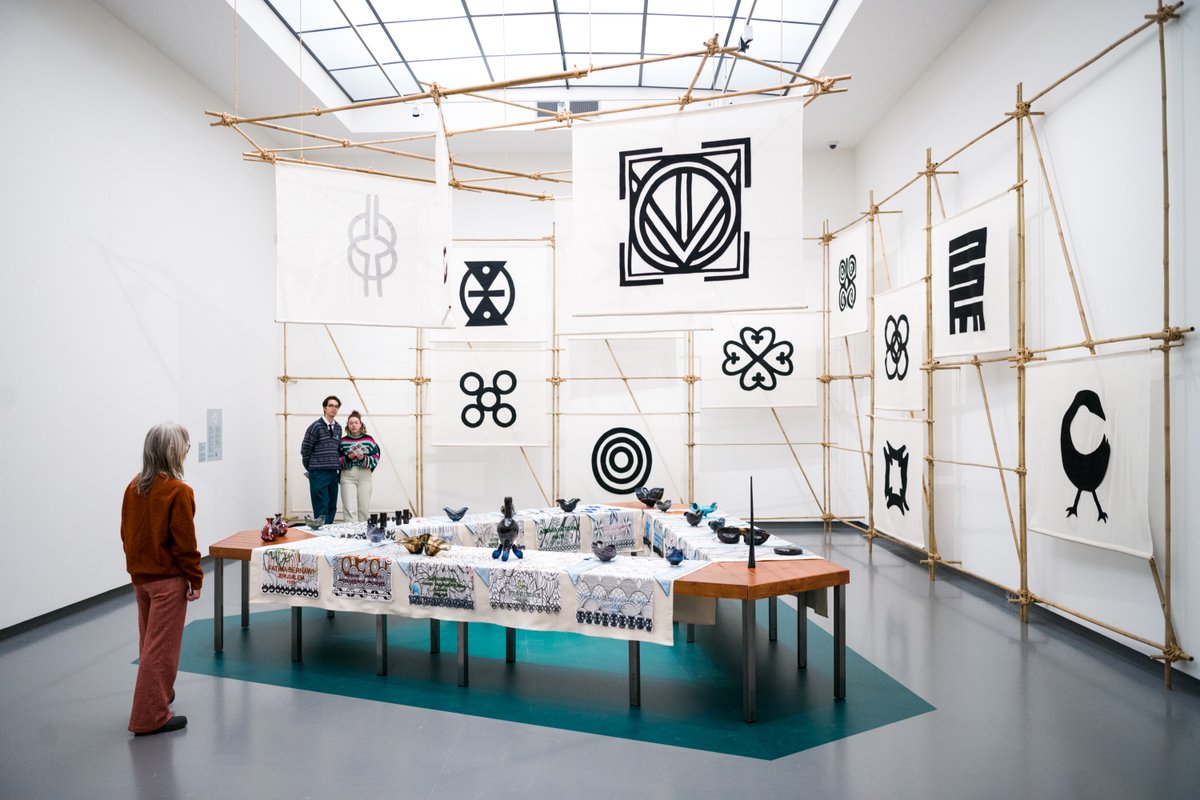 Zaterdag 4 februari 2023 organiseert designer Michelle Jonker het event ‘Dinner party for the lost’. Dit is een van de events die we organiseren rondom de tentoonstelling ‘Dwarsverbinding: patricia kaersenhout’, nu te zien is in het museum. Reserveer 👉 bit.ly/3wqUTi5