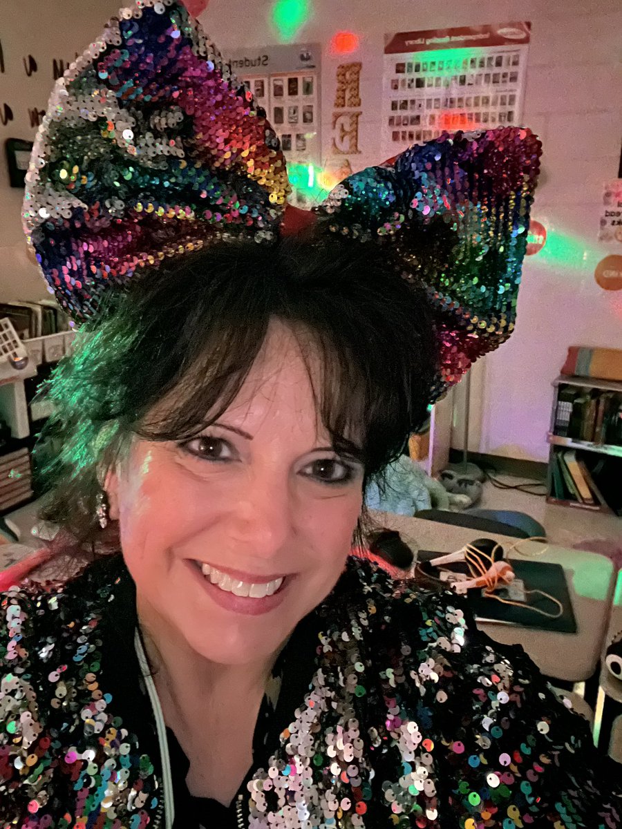 February 1st World Read Aloud Day! Dress Crazy ✅ Read aloud to students ✅ Students engaged and having fun ✅ <a href="/glynncoschools/">Glynn County Schools</a> <a href="/GlyndaleElemen1/">Glyndale Elementary</a> #strongerglynn