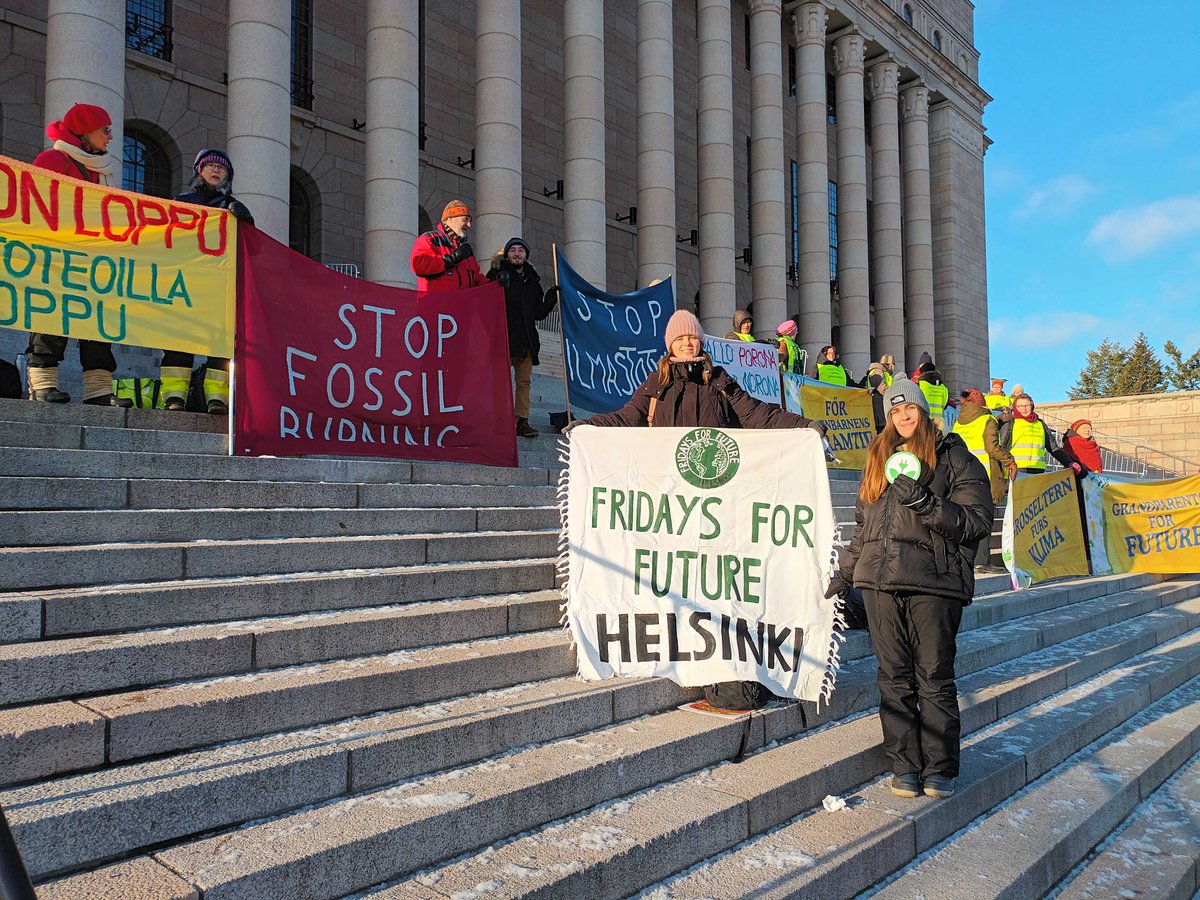 #FridaysForFuture, #Helsinki

Here we are again: reminding our politicians that they too can (and should) do more to tackle the #climatecrisis and speed up the #energytransition.

#stopfuellingwar
#ClimateActionNow @FFF_Helsinki @fff_europe https://t.co/S9PyV7e2UC