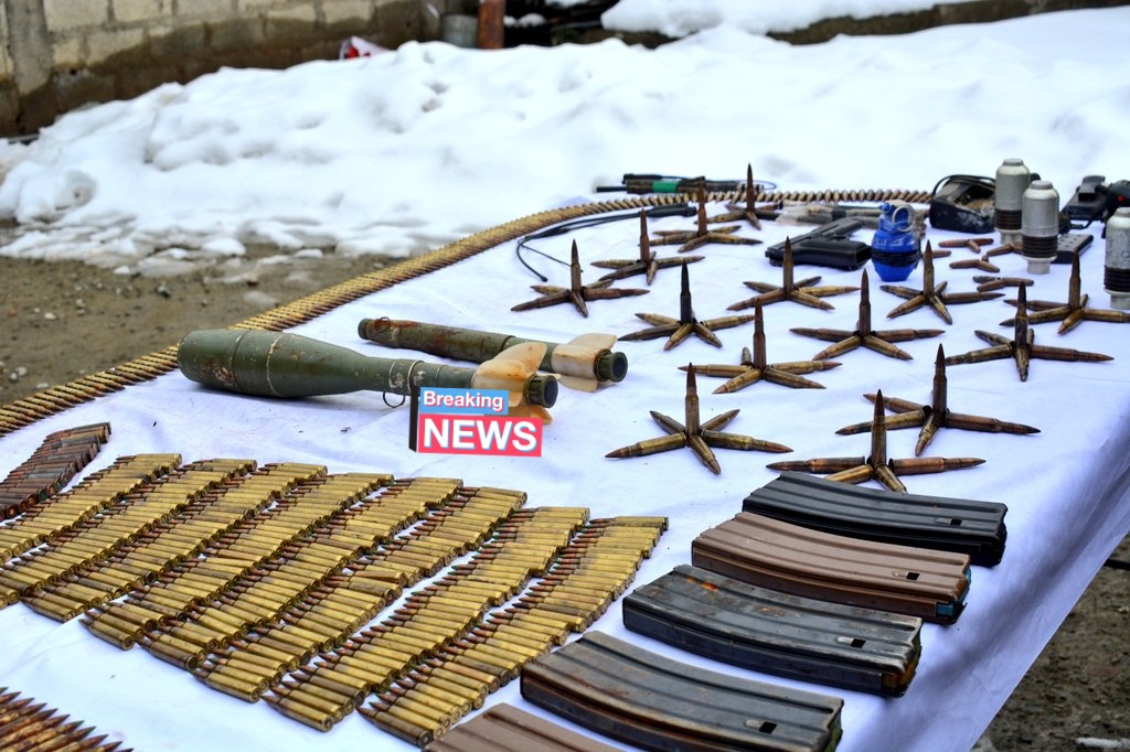 rohil_bashir's tweet photo. #In_Pics
@policekulgam alongwith other security forces have arrested Six persons with Huge cache of arms &amp; ammunition including Magazines, Grenades, pistol &amp; other incriminating material in south Kashmir's #Kulgam, case registered further investigation on. @SudarshanNewsTV https://t.co/EAuGI9xQn8