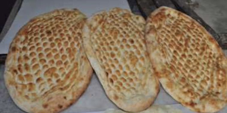 Ekmek nimettir Urfa’nın ilçelerinde bile Urfa’dan kaliteli ekmek çıkıyor. Dün akşam açık ekmek aldım tamamen hamur tırnaklı eve gelene kadar kayış gibi. Fiyat önemli değil kalite olsun lütfen denetim.