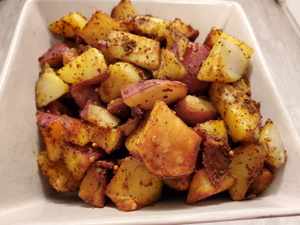 Panchphoran Aloo (Potatoes in Whole Spices) from North End Nosh. Elevate the lowly potato with a zippy blend of Indian spices.Serve it with any baked, grilled or fried main dish. Make every meal delightful with easy recipes and ingredients on hand. northendnosh.weebly.com/panchphoran-al…