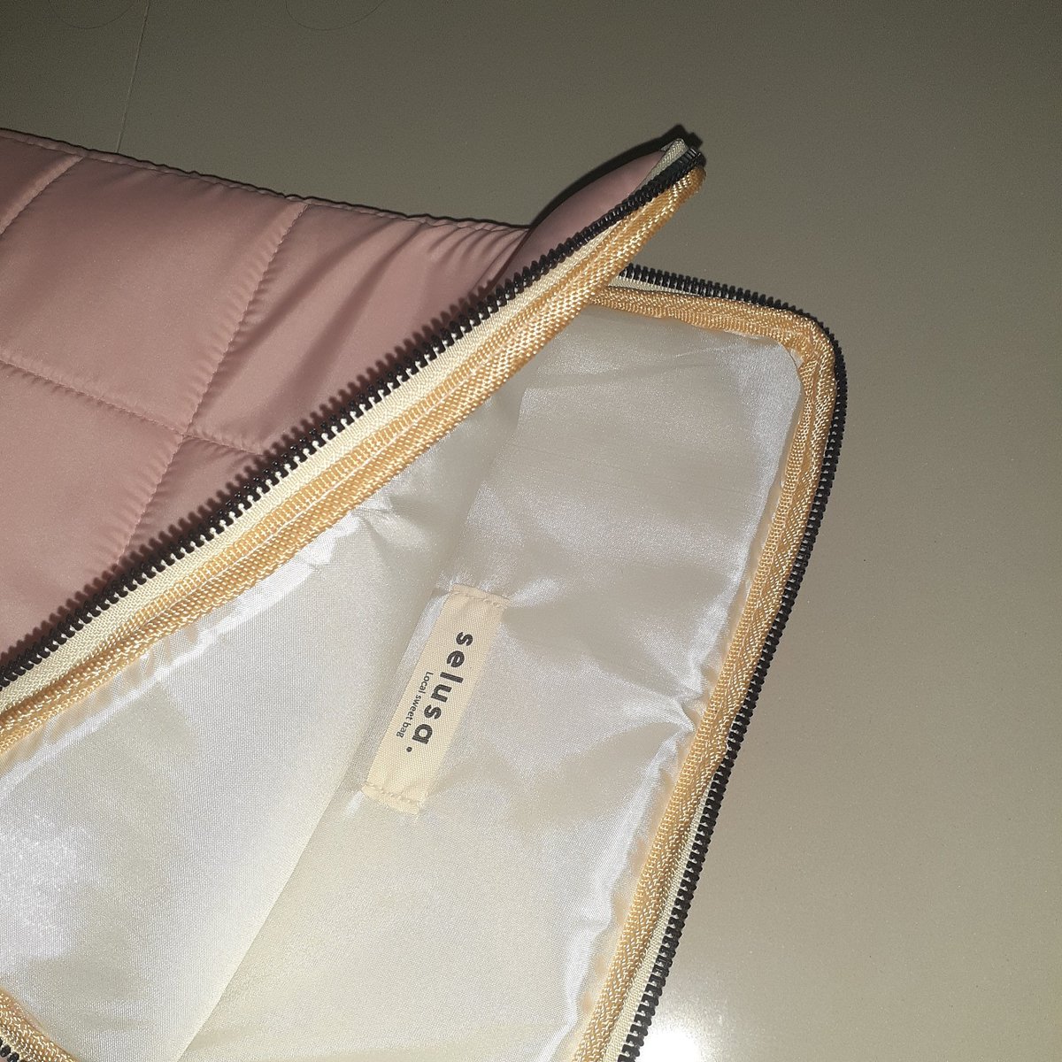 urplaceshop's tweet photo. dengan harga 50 ribuan dapet laptop sleeve dengan tampilan dan bahan sebagus ini worth to buy banget sih

📌https://t.co/GZel7ouz6d https://t.co/sUuqqDWfRg