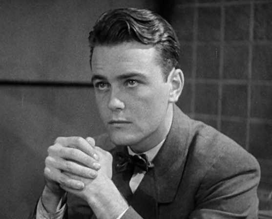 GillianLazarus's tweet photo. My father loved the 1930 film  #AllQuietOnTheWesternFront and used to read  the books of Erich-Maria Remarque. I still picture Paul Bäumer as Lew Ayres. https://t.co/Q1KPENZc0R