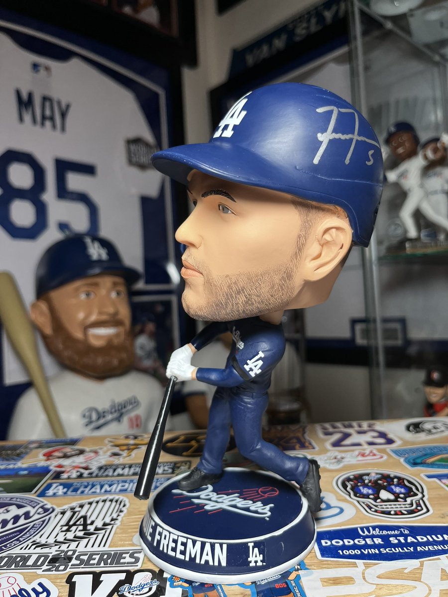 bobbleheadz_805's tweet photo. Back from his signingβ¦. Freddie Freeman Autographed Big Head π₯βΎοΈβπ»
.
Limited 64/72 π₯
.
#chingon #beckettgrading #freddiefreeman #bigheads #freeman #foco #focobobbles #bobblegraph #privatesigning #bobbleheadcollector #dodgers https://t.co/ifEVsFKwWG