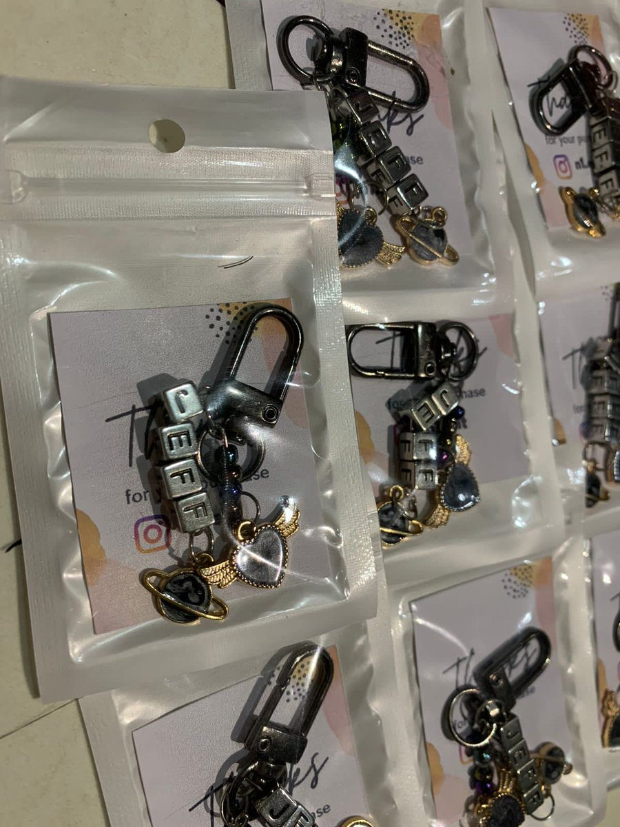 ent_n1's tweet photo. ❤️‍🔥FOR SALE 

💥Ganci JEFF SATUR 
💥 Mini Stande 
💸berdiri 30K
💸jongkok 50K 
💸ganci 15K 
MINI STANDE READY __
jeff , bible , fort , win , gemini&amp;fourt 
ketemu kita yaa di #JeffSaturJKT  #LiveOnSaturnJKT  at Balai sarbini #JeffSatur https://t.co/fLcBdYjr6U