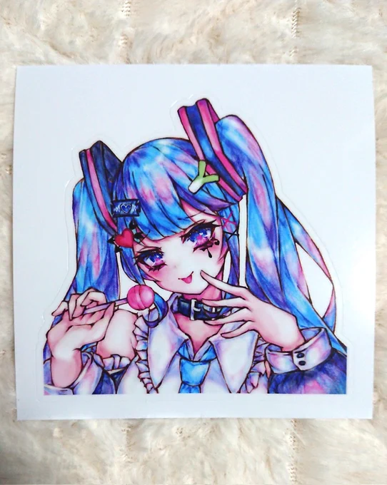 ステッカー(バストアップver)サイズ:100mm×100mm在庫:5個値段:400円お一人様1点まで(ピアプロリンク申請済み) 