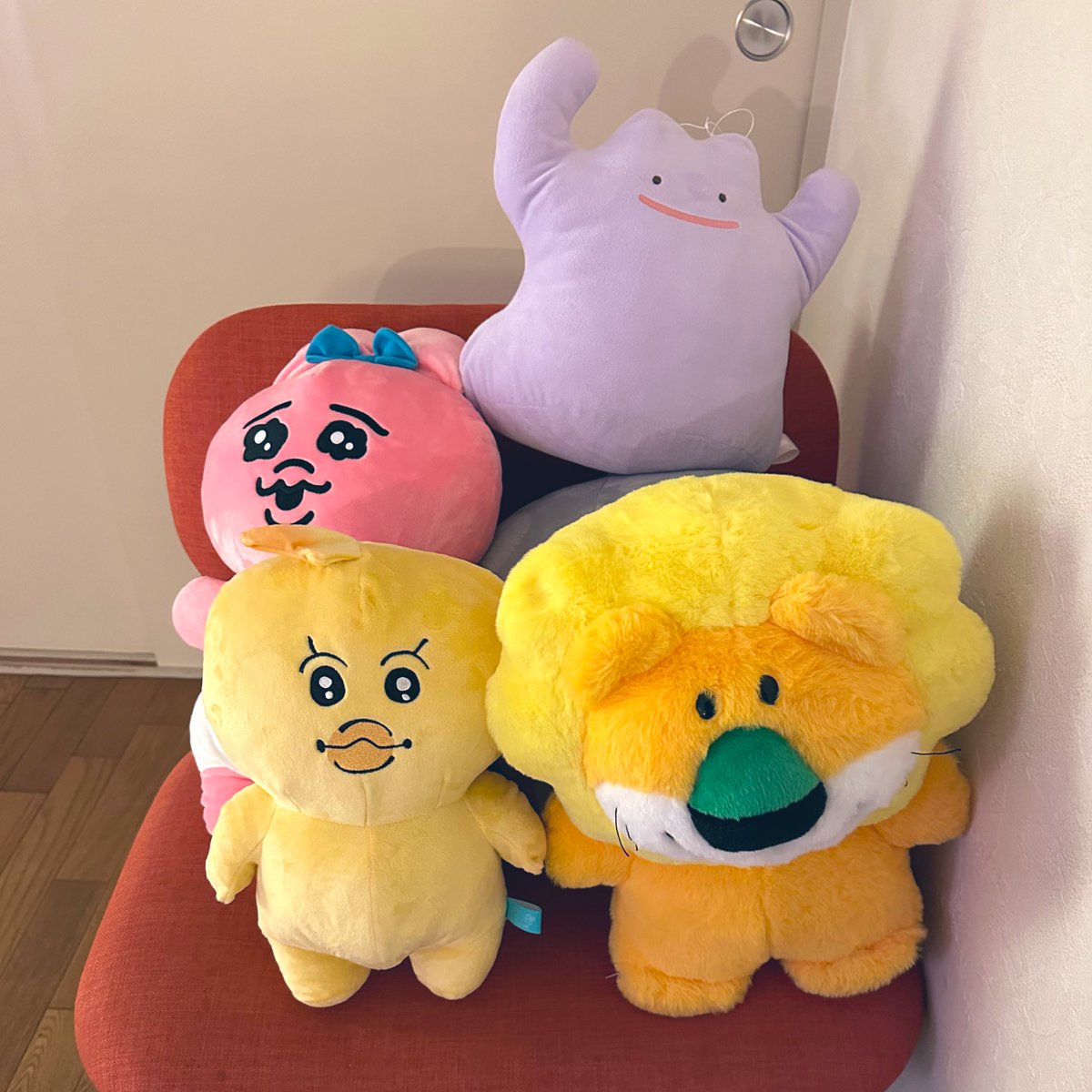 我が家の一角
ぬいぐるみだらけ… https://t.co/5wBzquFmKA