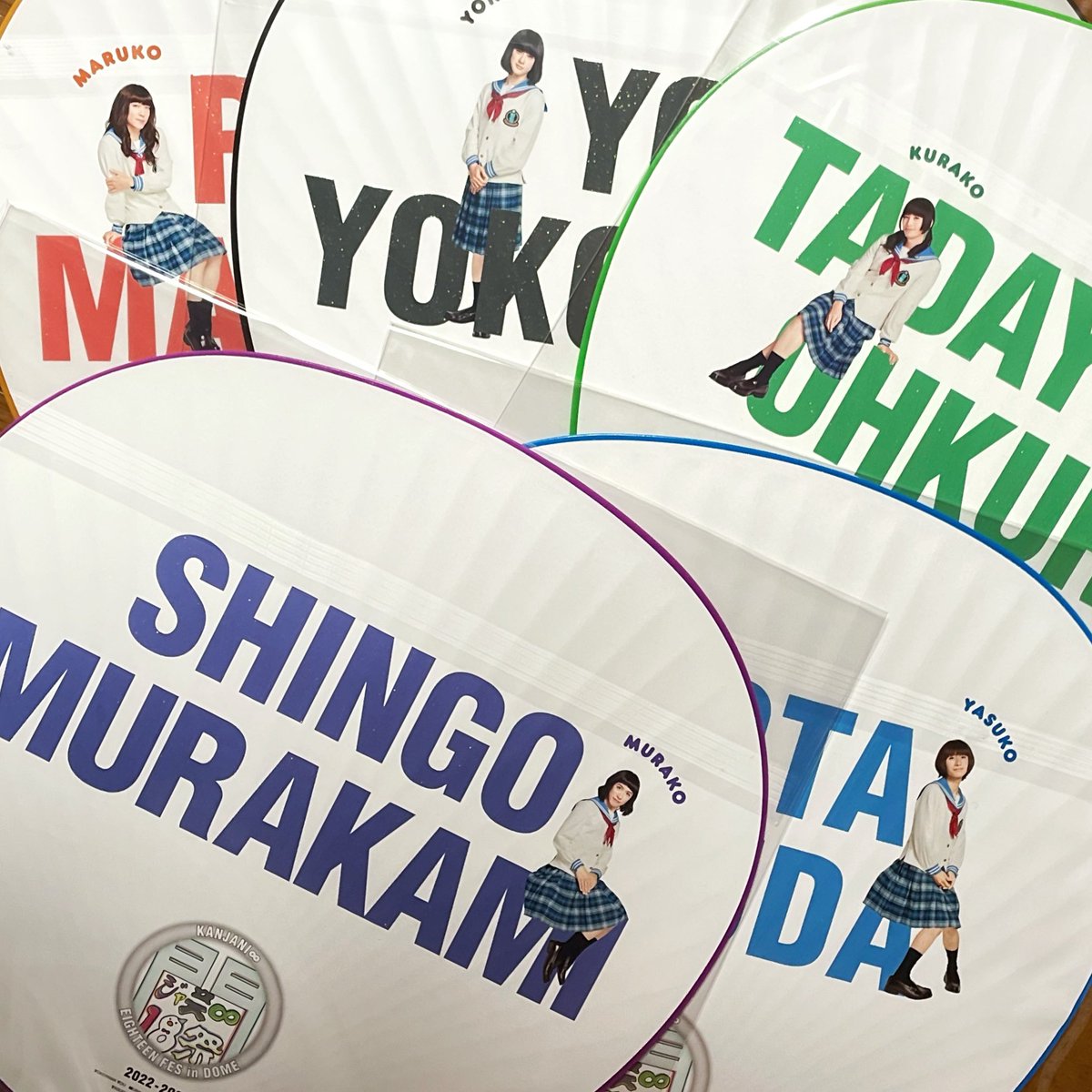 8______ky's tweet photo. 大阪から帰ってきてすぐ注文したエイトのグッズ届いた💚💙🧡🖤💜キャンジャニちゃんの可愛さに負けてうちわ全員分買ってしまった🤣 https://t.co/gy8yRYN00o