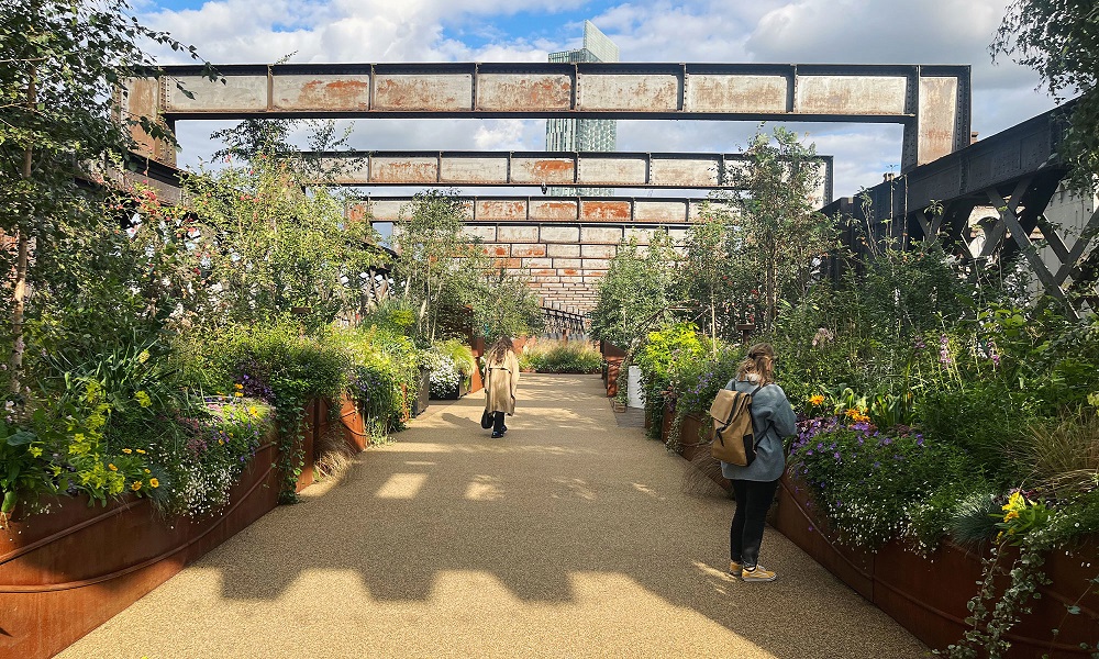 Castlefield Viaduct has been shortlisted for the Building of the Year Award 2022.

Read more about the building here: gmchamber.co.uk/news-opinions/…

<a href="/12Architects/">Twelve Architects</a> <a href="/Arup/">Arup</a> <a href="/StaceLLP/">Stace LLP</a> @RHDHV @Construction_MC <a href="/weareurbangreen/">Urban Green</a> <a href="/Purcelluk/">Purcell</a> @CreativeConcern @VectosTP @CAE_info