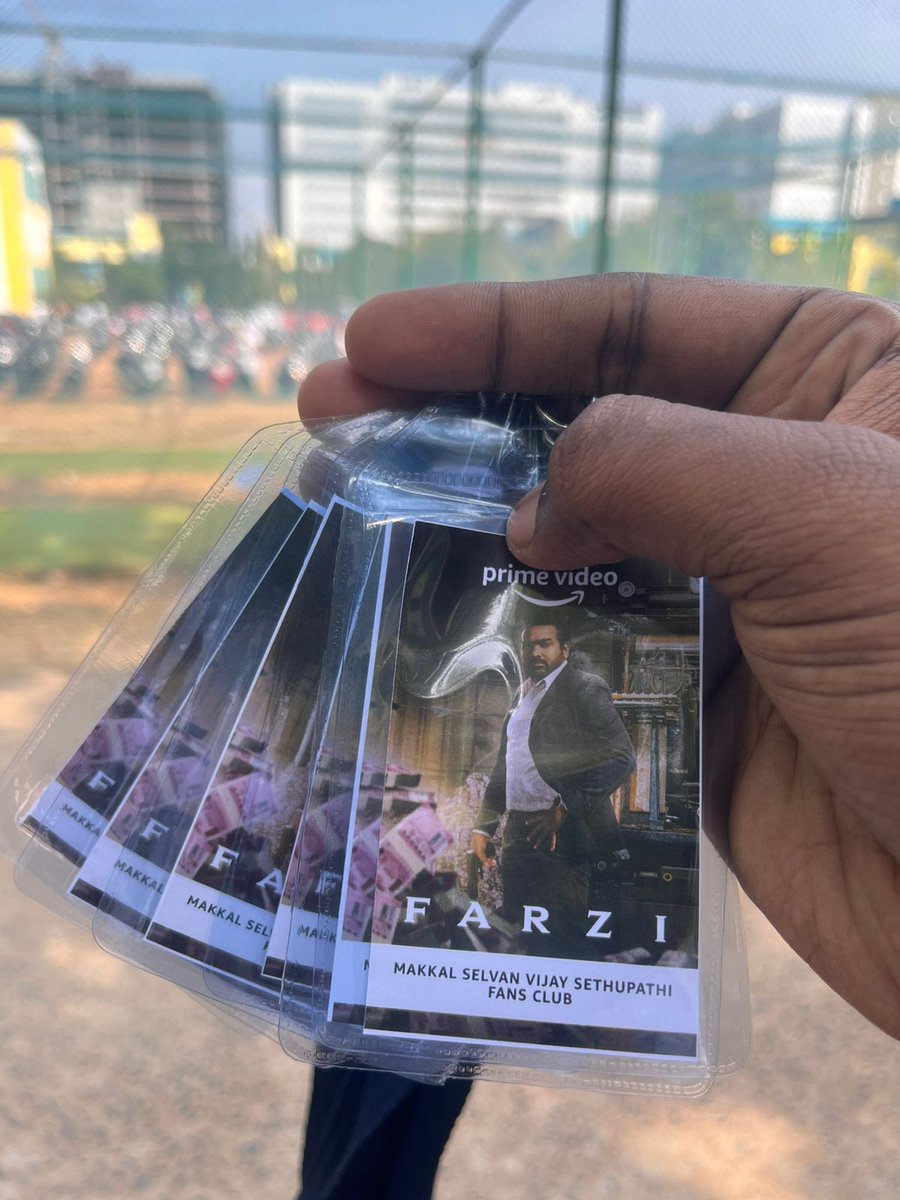 MsVs_dinesh's tweet photo. Today #Farzi celebration 🕺🎉

#MakkalSelvan
#VijaySethupathi 

@VijaySethuOffl @PrimeVideo @shahidkapoor #RaashiKhanna 

@kumaran_VSP @Deva_VSP @thiruupdates https://t.co/uxWIGU2IEZ