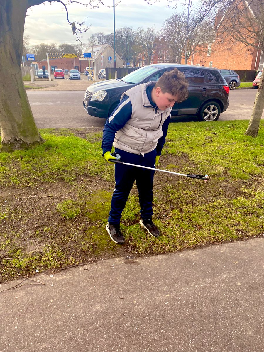 Students from Thomas Middlecott Academy’s AP working hard towards their DofE Award with some litter picking in Skegness. #alternativeprovision #dret #SEND