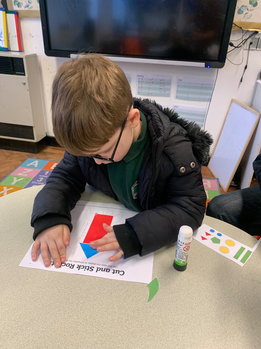 1woodfield1's tweet photo. At Woodfield Primary this week: We made "alien soup" in some messy water play, did some sentence writing about space and wrote addition number sentences using numicon aliens. #aliensoup #numicon #writting #numbers https://t.co/ZyI0jtSlfi