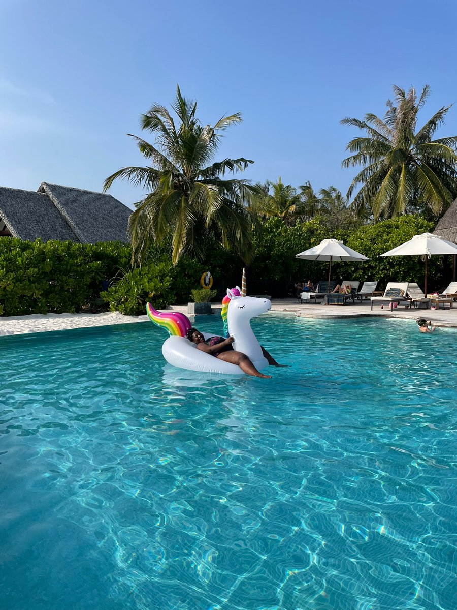 unicodacorn's tweet photo. #FBF when I was an island gal https://t.co/FTxdqmBTE7