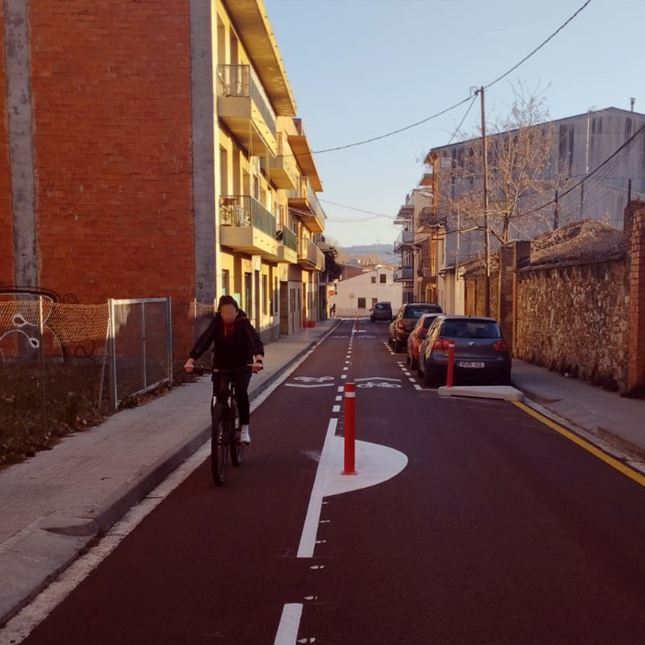 Ya está en funcionamiento el proyecto de Calle Bici en la calle Torrent Llibre de #Cardedeu. Os destacamos las principales novedades respecto implantaciones anteriores en un breve hilo 🧵
#carrerbici #callebici #fietsstraat #bikestreet