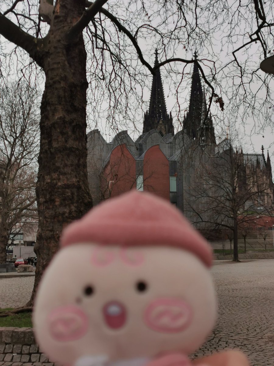 ChompooOK's tweet image. At Rhine River🌊. Just randomly looked which building Daniel is staying, from opposite of the area facing by Rhine River... Kidding😅!

Such a peaceful view in Cologne!

#CPEuropeTrip2023 #Germany
#CologneGermany
