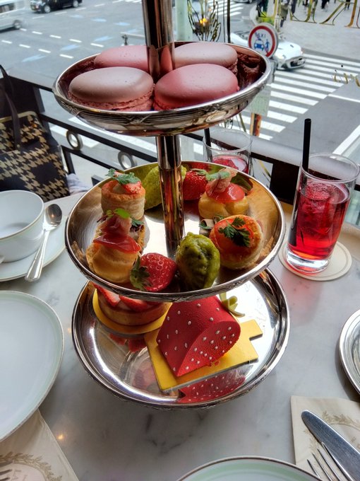 今日はのんびりお茶してきました～
今月中の締切があるのでがんばります! 