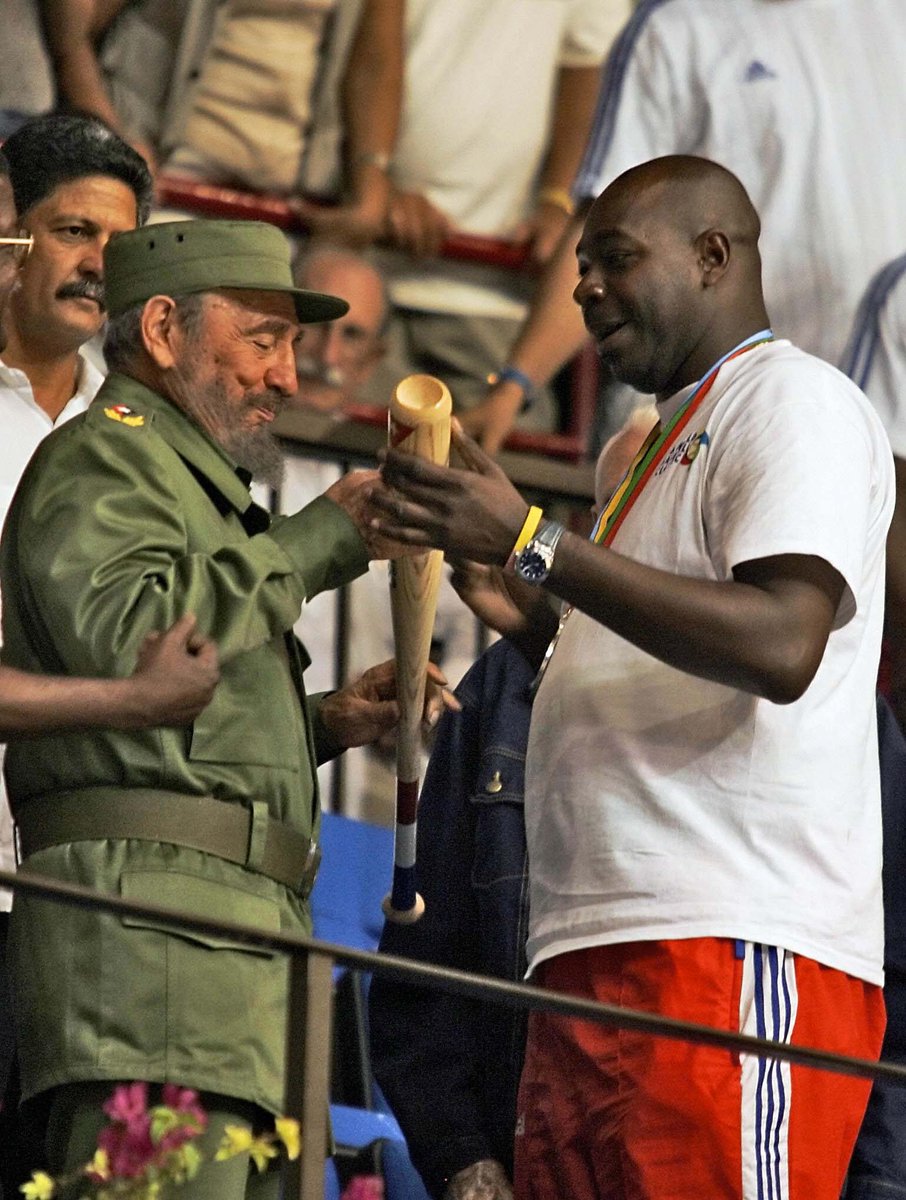 Ayer <a href="/DiazCanelB/">Miguel Díaz-Canel Bermúdez</a> compartió con #elCubaClasico. En eso también hay continuidad... #FidelPorSiempre