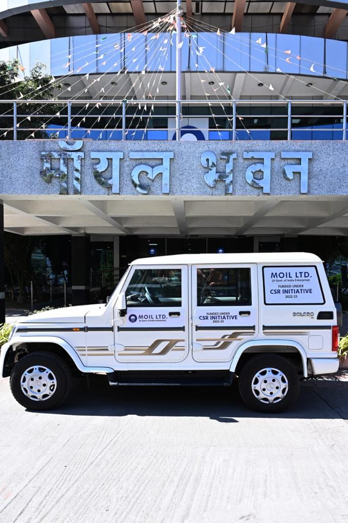 MOIL_LIMITED's tweet photo. Protecting our forests, protecting our future! 
We're proud to handover a Patrolling Vehicle for Forest Protection work in Bhandara Division as part of our #CSRefforts. Together, let's work towards a greener and sustainable tomorrow.

#HarEkKaamDeshKeNaam #MOIL #MOILCSR #G20India https://t.co/doybC997Gb