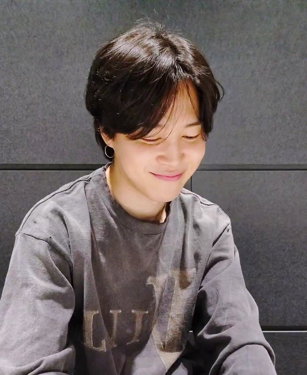 syubtraction's tweet image. look at him. look at him.