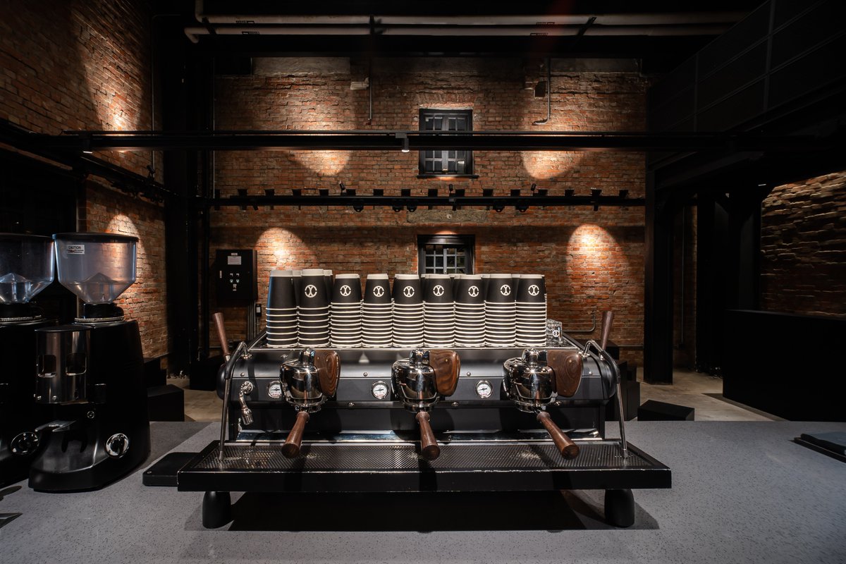 slayerespresso's tweet photo. The new Chliv in Taipei featuring a very custom Espresso V3 with an acrylic window on the back panel, revealing a steam tank with the Chliv logo. 

#SlayerEspresso #MakeCoffeeBetter #SlayerInTheWild https://t.co/DnnetnQ06v