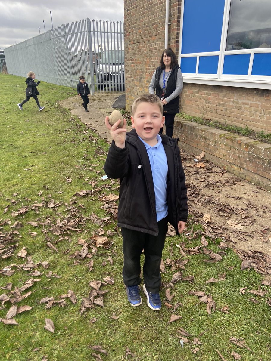 francisaskew's tweet photo. 2AB enjoying the outdoor maths challenge for NSPCC number day #FAPSmaths #FAPSnumber https://t.co/O8VL5wDqjE