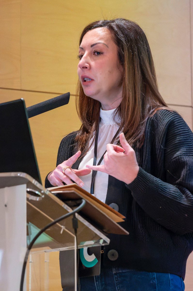 GcGestio's tweet photo. 🏵️Tamara Martínez,vocal de la Federación Valenciana de Municipios y Provincias, y alcaldesa de Benifaraig, ha trazado las acciones de sostenibilidad que realizan en materia de gestión cultural. #ConferenciaEstatal @feagc #gestioncultural https://t.co/AdYtOp9AO9