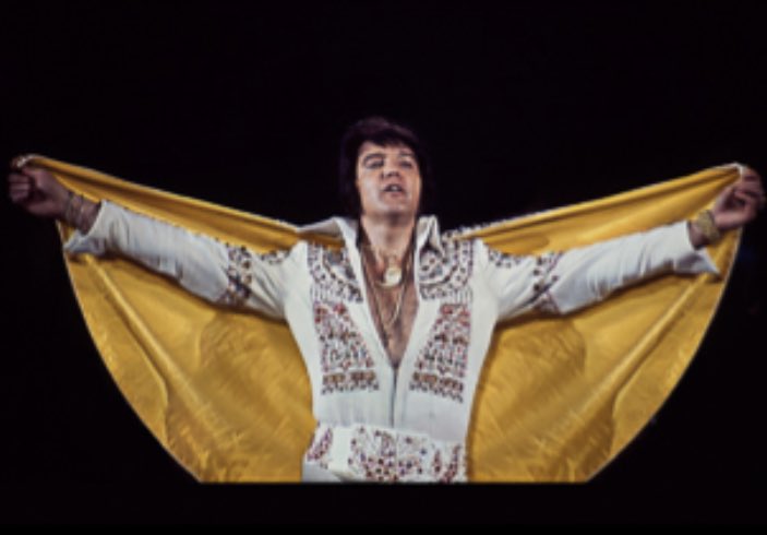 @redhead262 Elvis did love a cape - I could wear it in his honour! 
#capedcrusader #ElvisPresley #capes 
Elvis in Altlanta GA, July 3, 1973 photograph by Keith Alverson ©️