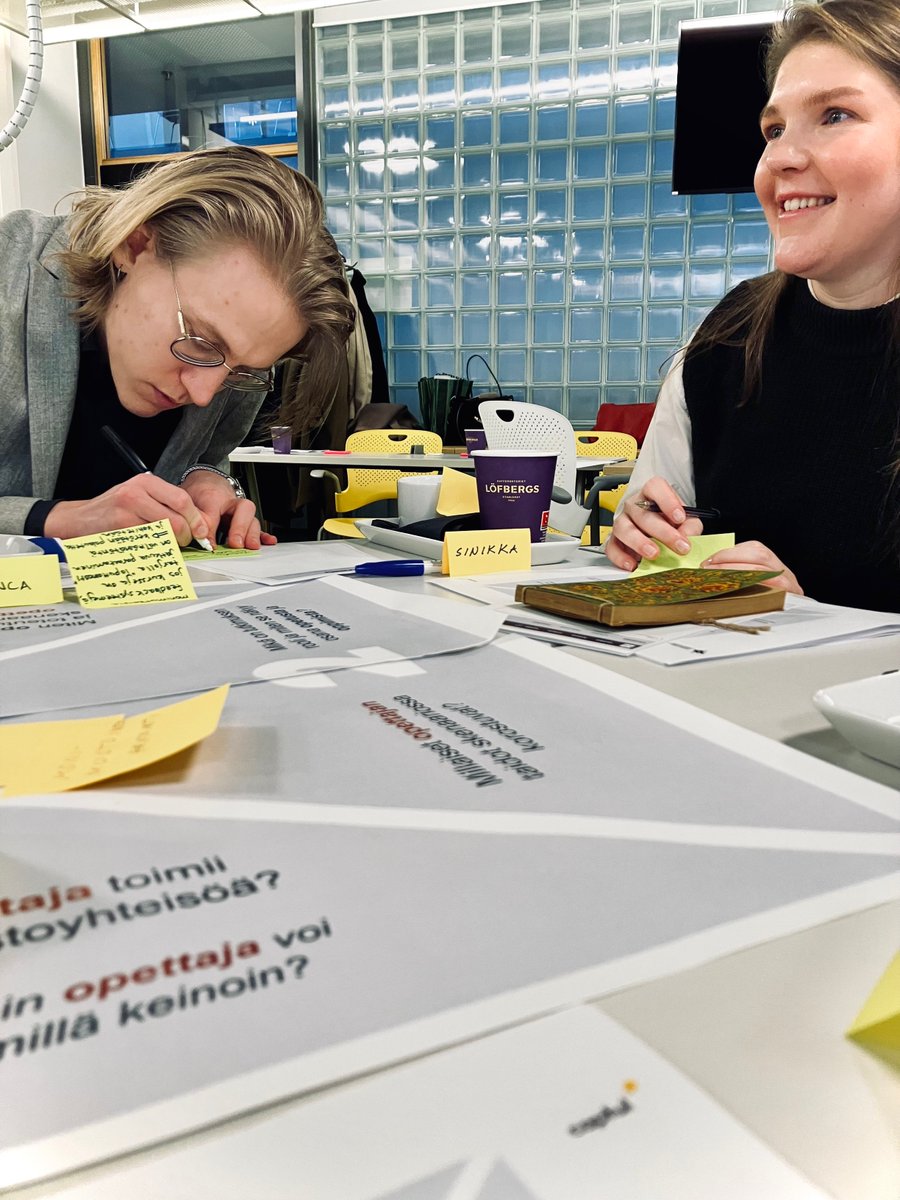 capful_fi's tweet photo. Meillä oli tänään hieno mahdollisuus pohtia opetuksen ja oppimisen tulevaisuutta ennakkoluulottomien ja rohkeiden @Helsinkiuni opiskelijoiden ja opetuksen asiantuntijoiden kanssa. 
#opetus #tulevaisuus #yliopisto #skenaariot #ennakointi @ylioppilaskunta https://t.co/x2i3Nh4pdC