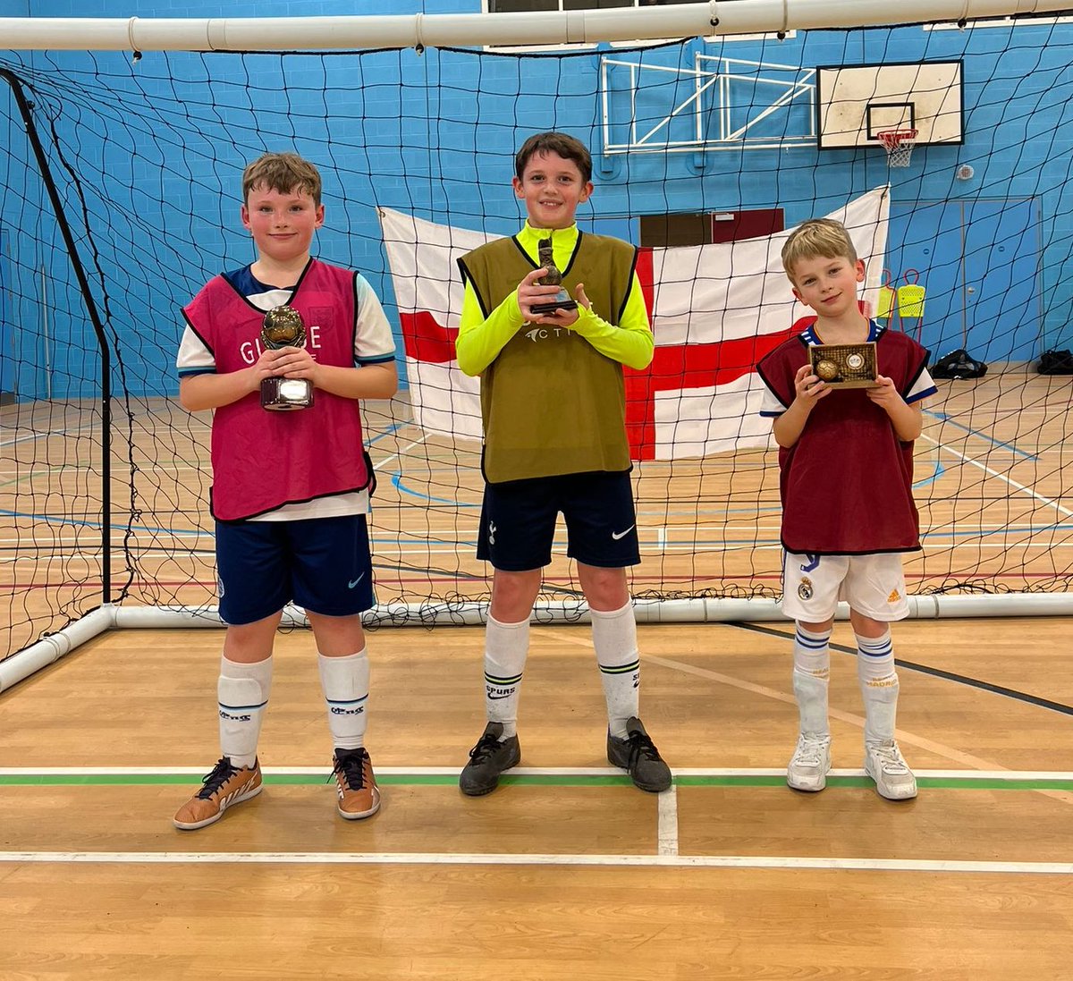 GlobeActive's tweet photo. Well done Golden Boot and Award Winners⚽️🏆🎖️
#futsal #bushey #busheyfootball #busheyheath #busheymums #futsalkids #futsalplayers⚽ #futsaltraining⚽ #futsalskills #kidsfutsal #futsalclasses #kidsfutsalclasses #kidsfutsalcoaching #awardwinners #futsalawards #futsalaward https://t.co/fhcVFRjhH5