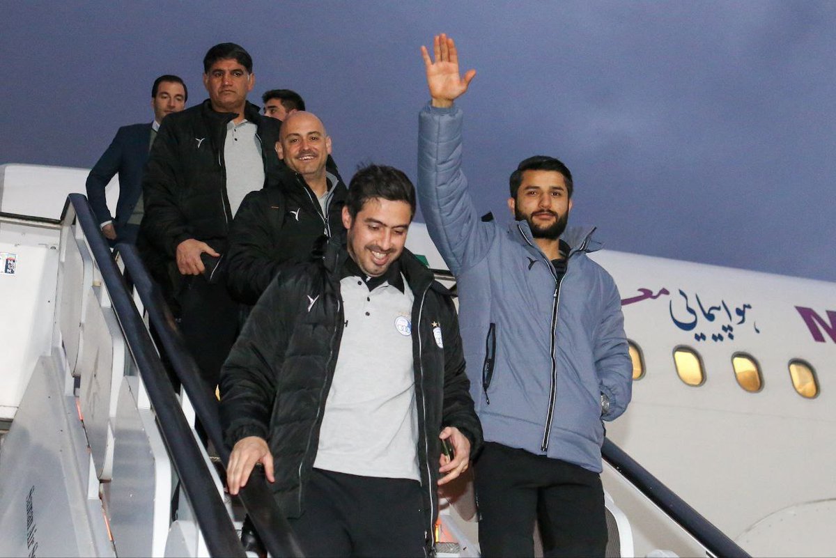 man__xojkl's tweet photo. عارف غلامی با این حرکتش رید به کل جد و آبادشون😂😂😂😂
چقد خوبه این بشر 
#مهسا_امینی https://t.co/r5Et7d3H6U