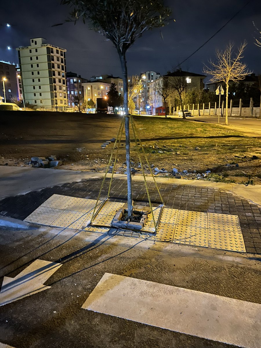 rdvank's tweet image. Ne yazcağımı bilemedim 🤦‍♂️ çidden sormak isterim, hangi akıl buna izin veriyor? @Pendik_Belediye  konum, kurtköy lise