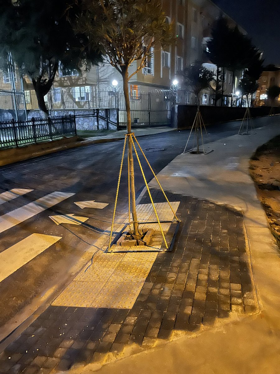 rdvank's tweet image. Ne yazcağımı bilemedim 🤦‍♂️ çidden sormak isterim, hangi akıl buna izin veriyor? @Pendik_Belediye  konum, kurtköy lise