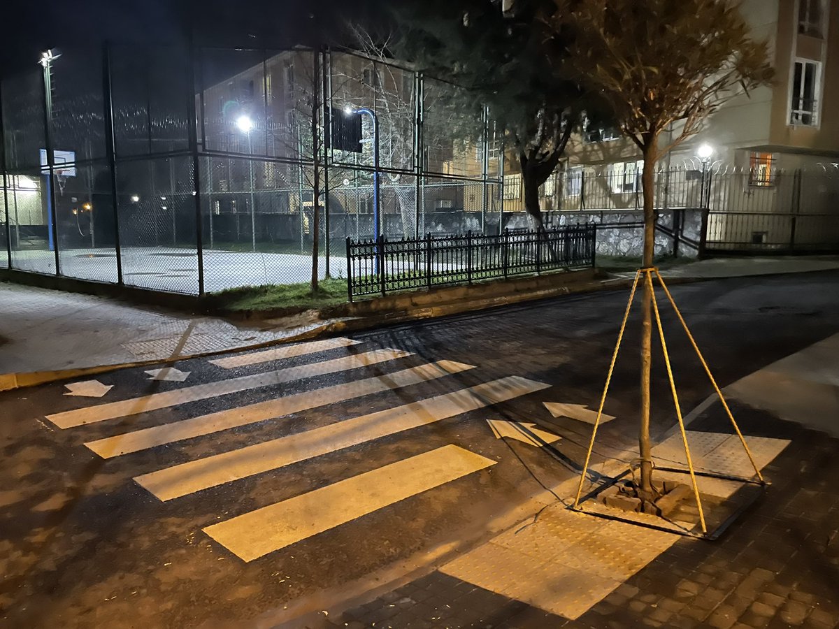 rdvank's tweet image. Ne yazcağımı bilemedim 🤦‍♂️ çidden sormak isterim, hangi akıl buna izin veriyor? @Pendik_Belediye  konum, kurtköy lise