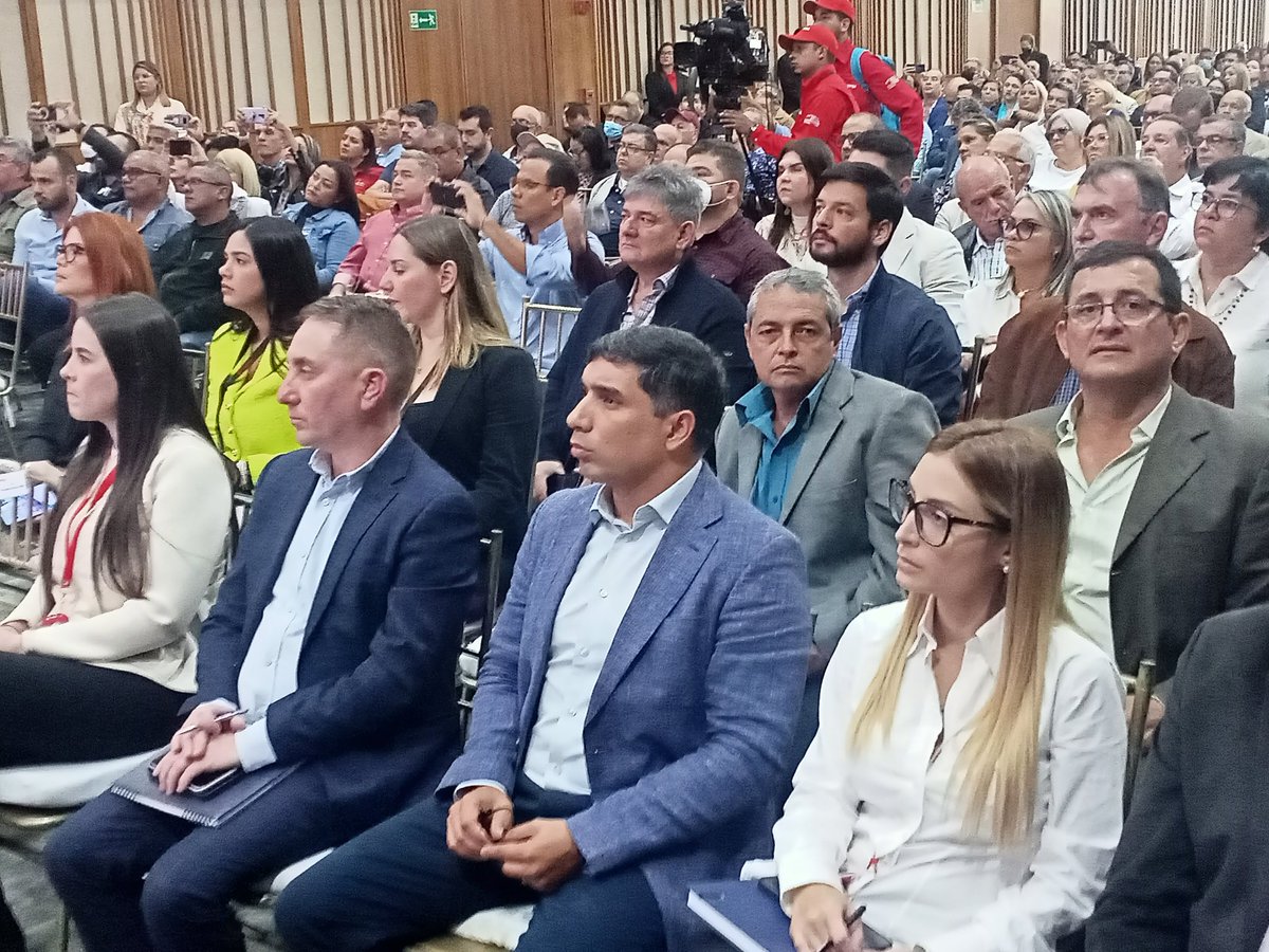 FENEGAS2023's tweet photo. .@FENEGAS2023II 1er Encuentro con representantes de Estaciones de Servicio del país. @TellecheaRuiz  sugirió desarrollar mesas de trabajo y @FENEGAS2023 dijo a trabajar por la activación de las estaciones de servicio y en pro de mejorar la atención a los clientes https://t.co/R5zxBFN7A1