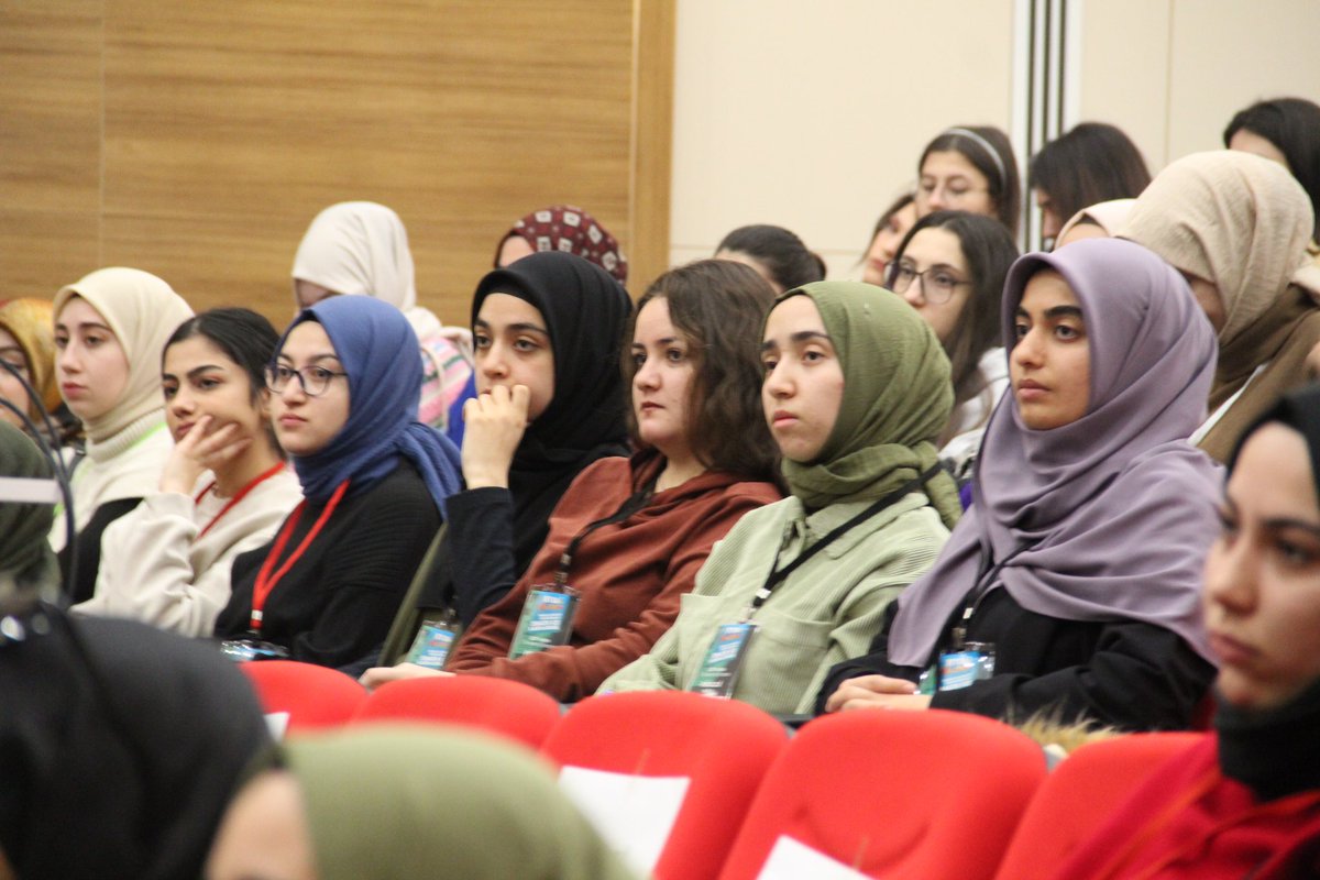 Gençler dendi mi akan sular durur. Onlar bizim can damarımızdır.

GSB yurtları 7️⃣. Tematik Kış Kampları 5. ve son gününde Prof. Dr. Erol Göka Hocamız Gençlik Odaklı Bakış Açısı programı ile gençlerle buluştu.

📍Turgutreis Öğrenci Yurdu 

#GSBYurtlarıKampta