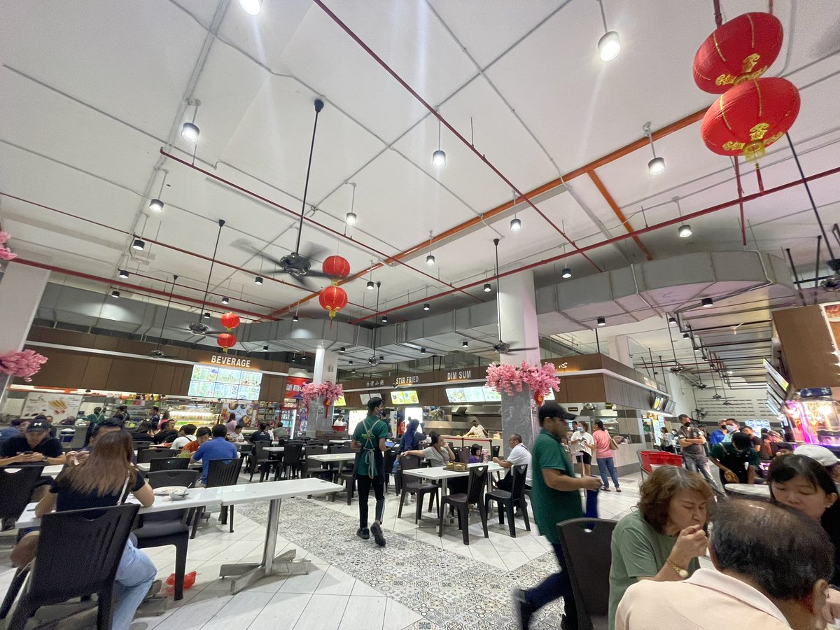 cyrildason's tweet photo. Farley Kuching food court is probabaly one of the best in town. A blend of halal and non halal dishes, side by side, the correct Sarawak way.
#RilFood https://t.co/BEq7jPp00o