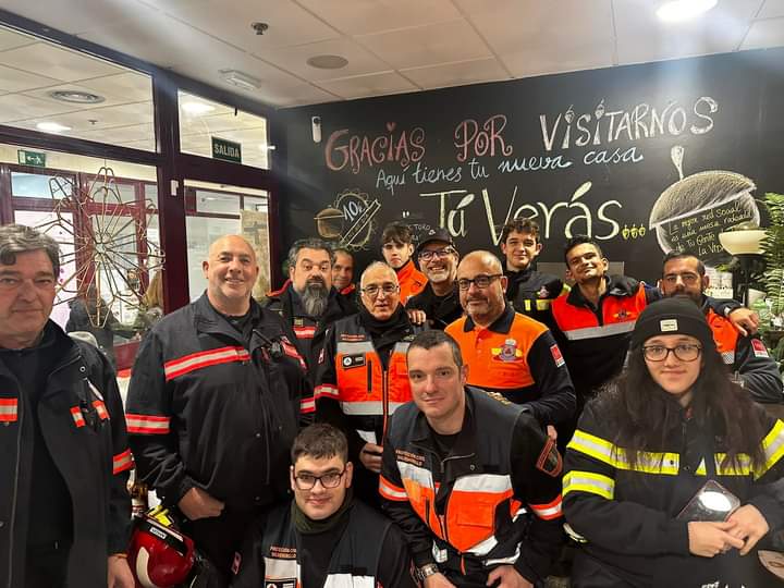 Nuestros voluntarios han estado colaborando con los compañeros de Valdemorillo en los fuegos artificiales por las fiestas patronales de su localidad, se han desplazados 9 voluntarios, con la ambulancia y la BFL.
#LasProtesCuentan
#ASEM112