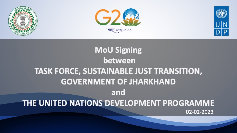 UNDP_India's tweet photo. Building new partnerships🤝 to #LeaveNoOneBehind.

@UNDP_India &amp; Govt of #Jharkhand sign an MoU to ensure an integrates &amp; inclusive #JustTransition.

The MoU will drive synergies to secure lives &amp; livelihoods of communities🧑🏾‍🌾👩🏾‍🌾  as we transition from fossil fuels to clean energy. https://t.co/WsFTmKha2d