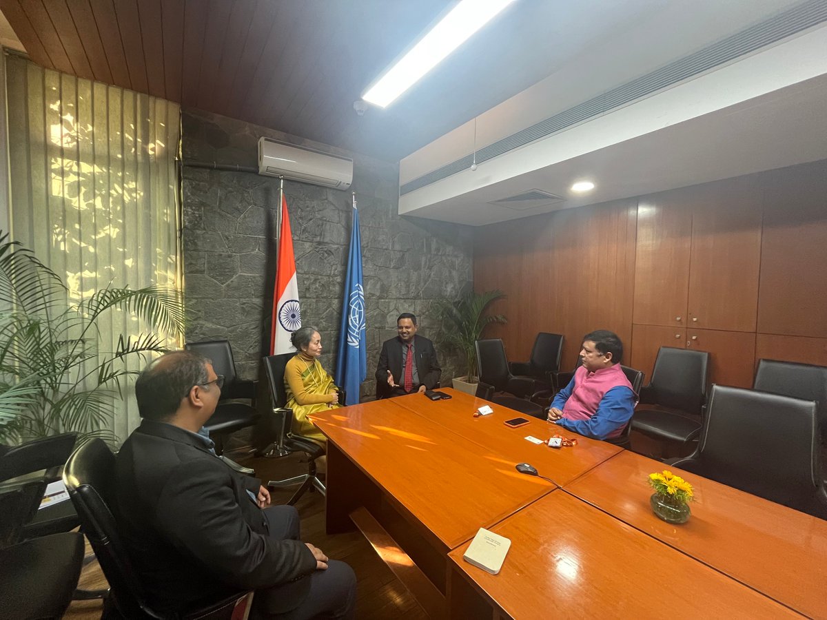 UNDP_India's tweet photo. Building new partnerships🤝 to #LeaveNoOneBehind.

@UNDP_India &amp; Govt of #Jharkhand sign an MoU to ensure an integrates &amp; inclusive #JustTransition.

The MoU will drive synergies to secure lives &amp; livelihoods of communities🧑🏾‍🌾👩🏾‍🌾  as we transition from fossil fuels to clean energy. https://t.co/WsFTmKha2d