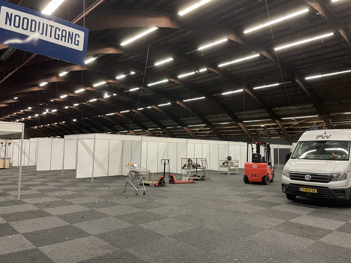 JanetVermist's tweet photo. Hallo @IJsselhallen opbouw in volle gang voor @handwerkbeurs https://t.co/nZMUX0k8yT