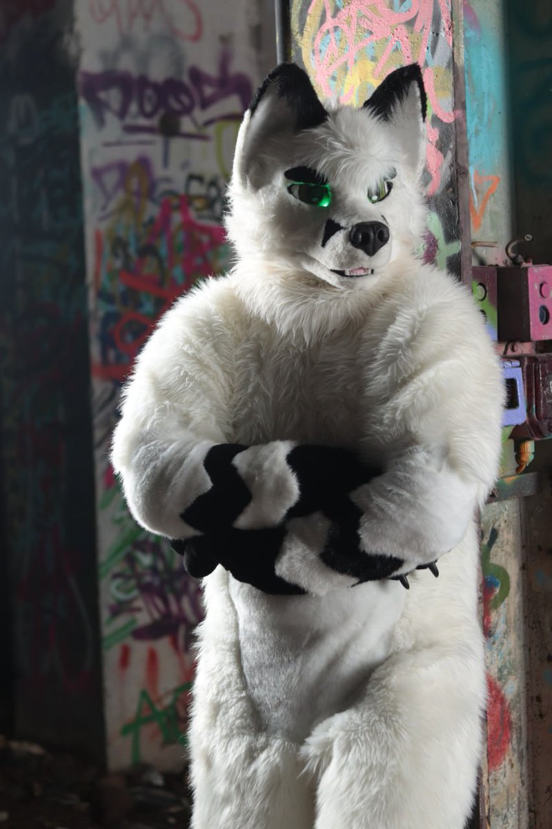 Explored a lostplace with a few other Furs on a Sunday. Was very interesting. Happy Fursuitfriday ^^

#FursuitFriday #Lostplace #Chemicalplant #Salzwedel #VEBchemiefabrik

📷 <a href="/Niki_the_Real/">Niki</a> 
👔 <a href="/LunoWroo/">Wildspotworks Fursuits 💙💛</a>