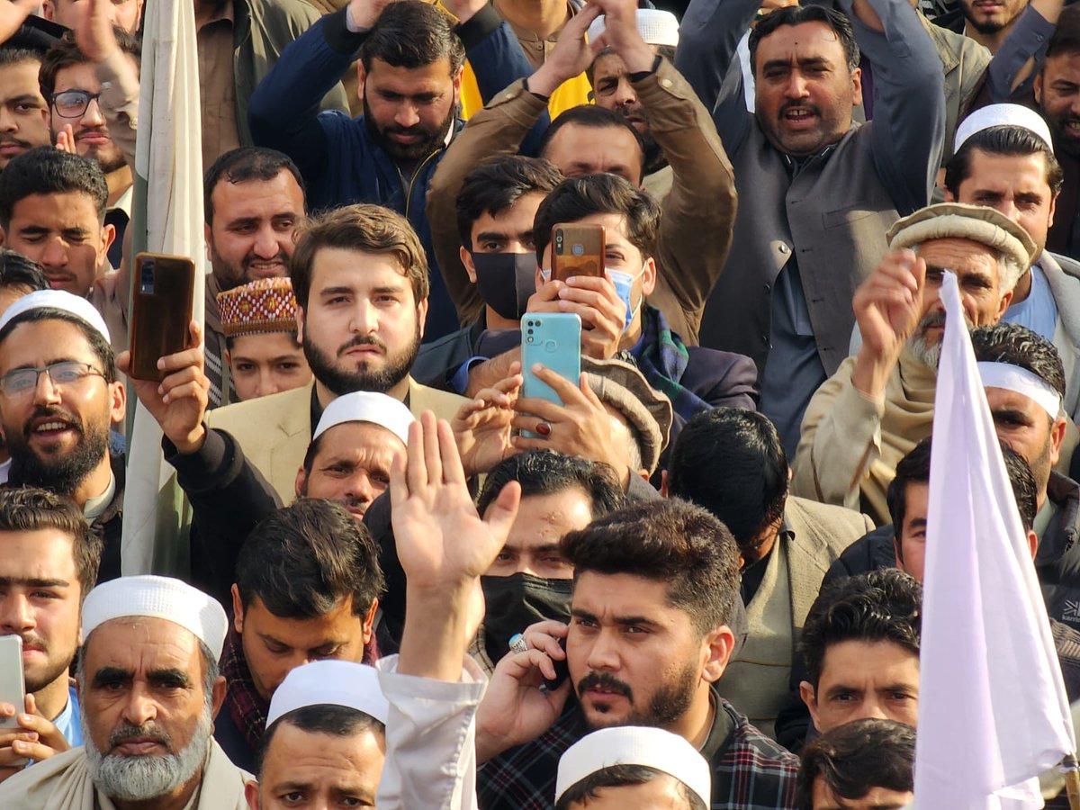 Jhagra's tweet photo. Peshawar
#خیبرپختونخواہ_امن_مارچ https://t.co/RZzlf8tJPz