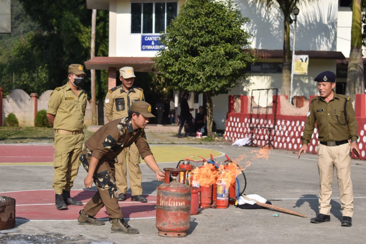 SpAalo's tweet photo. Aalo Police Fire Service safety drill.
Spark neglected burns the house ' Prevention is better than cure' . https://t.co/ZKWx311S8F