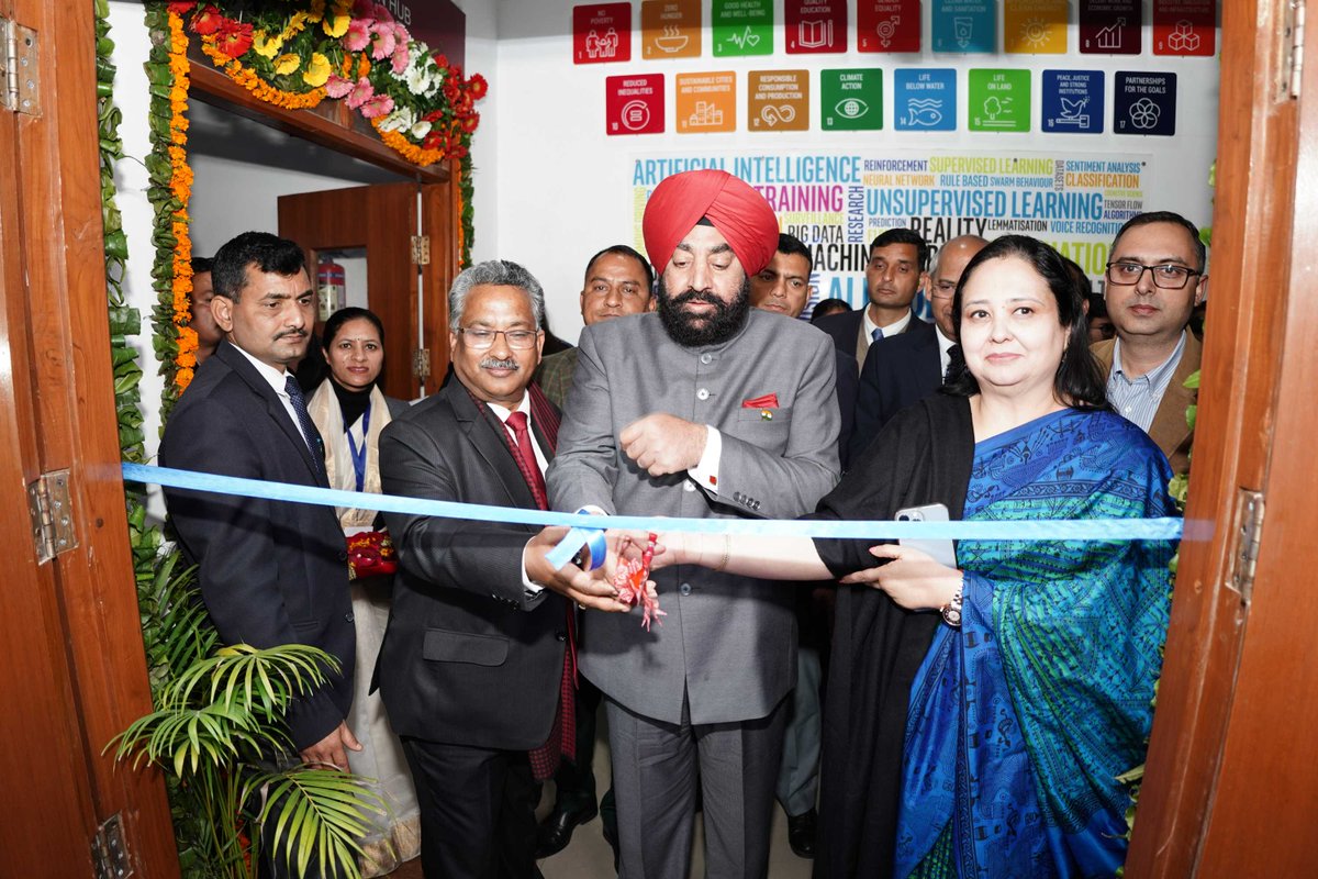 ucostdehradun's tweet photo. Hon’ble Governor of Uttarakhand,  Lt. Gen. Gurmit Singh, PVSM, UYSM, AVSM, VSM (Retd.) inaugurated Intel supported AI Skills Lab &amp; Unveiled the curtain raiser of upcoming Rural Science Congress on 7th Annual Day of Regional Science Centre, Dehradun. https://t.co/wT4T7pGG2R