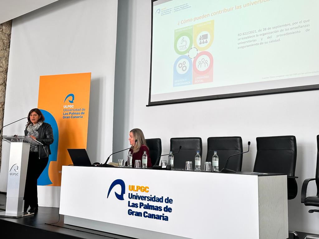 Margarita Marrero Martín, Directora de Titulaciones, interviene en el encuentro sobre Objetivos de Desarrollo Sostenible en la Universidad, para hacer una reflexión sobre los #ODS y #Sostenibilidad en las nuevas titulaciones de la <a href="/ULPGC/">ULPGC</a>.